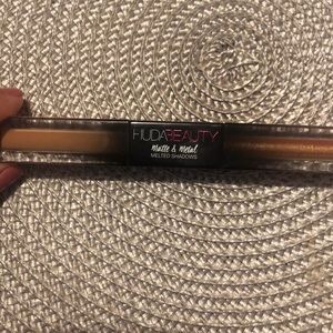 Huda beauty melted shadows